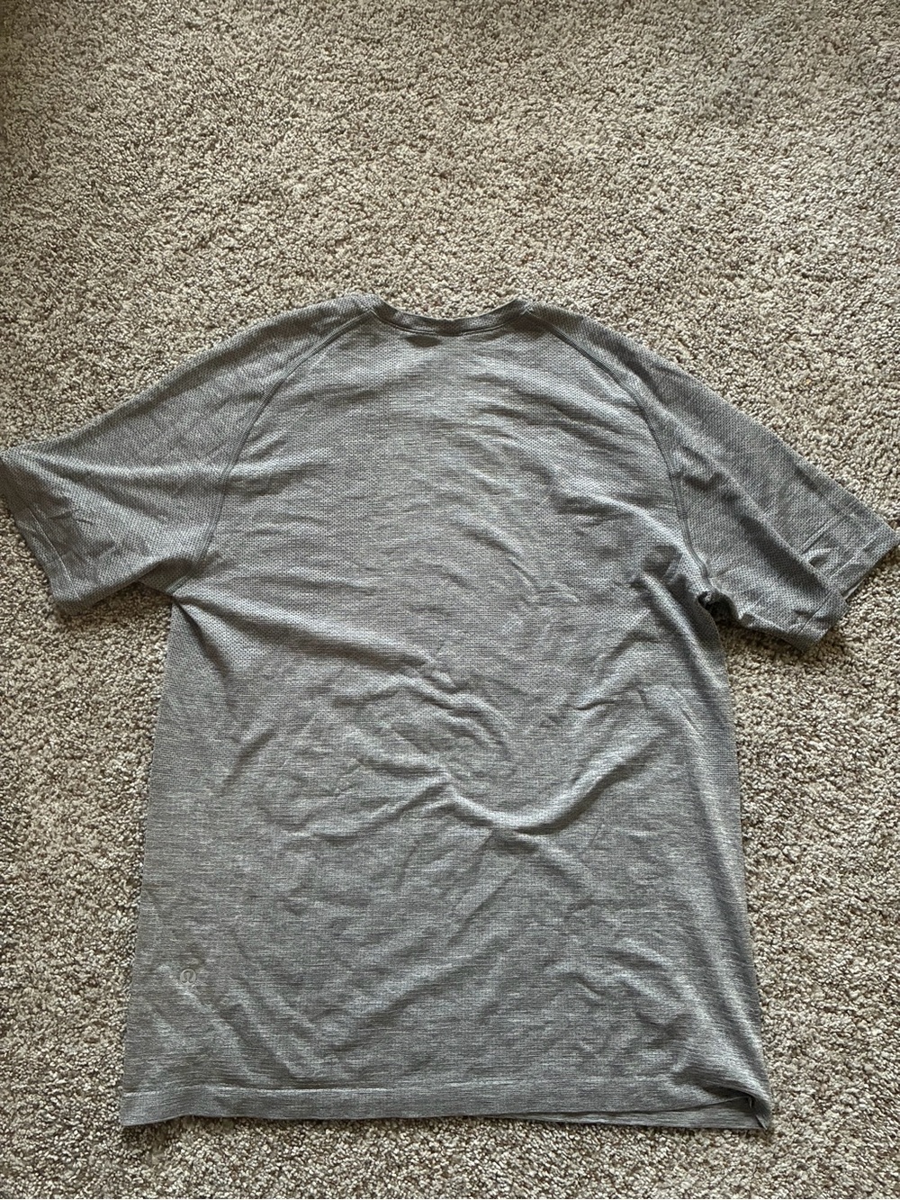 Men's Lululemon Short-Sleeve Gray Shirt Athletic Material Medium